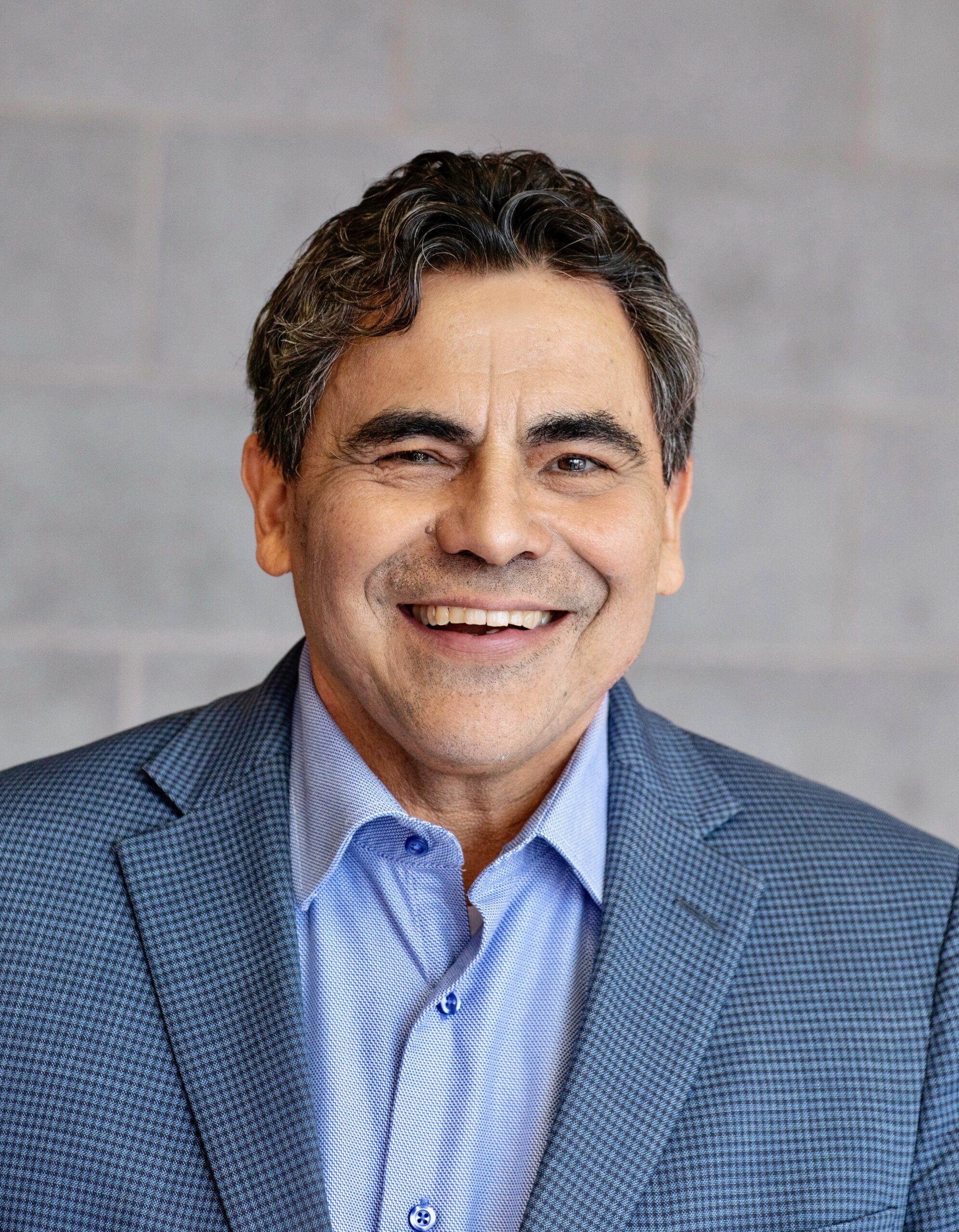 Robert Lopez headshot